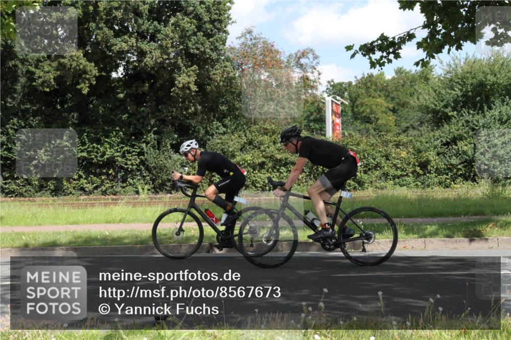 10.08.2025 - GEWOBA Citytriathlon Bremen Yannick Fuchs http://msf.ph/oto/8567673 10.08.2025 12:42:08 Radfahren 698, 754, 926, 1003 meine-sportfotos.de