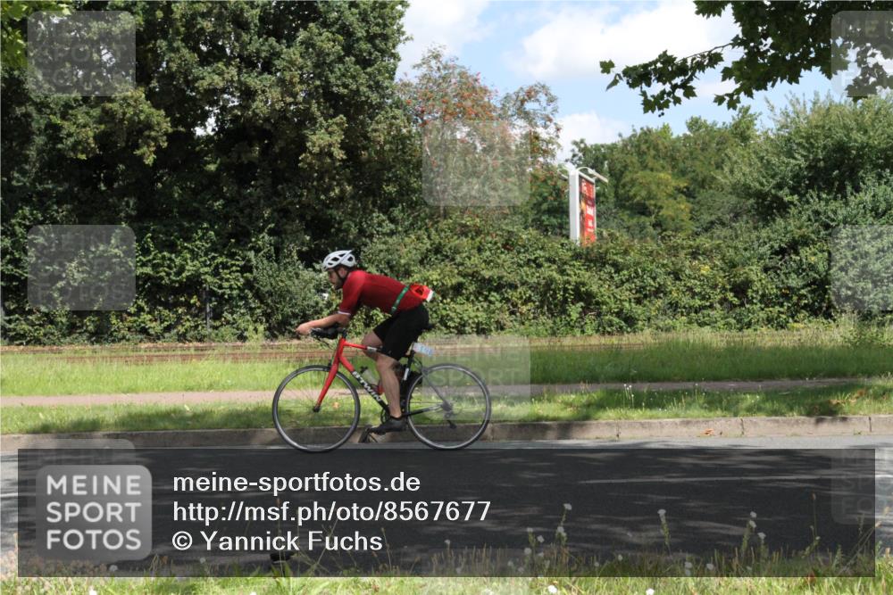 10.08.2025 - GEWOBA Citytriathlon Bremen Yannick Fuchs http://msf.ph/oto/8567677 10.08.2025 12:42:16 Radfahren 595, 613, 698, 754, 1003 meine-sportfotos.de