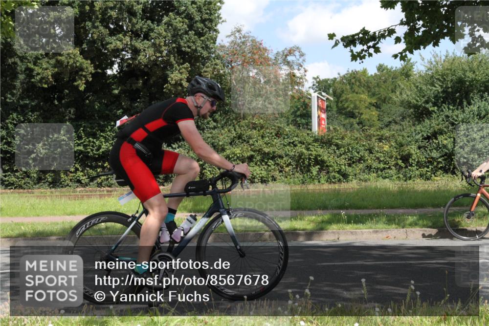 10.08.2025 - GEWOBA Citytriathlon Bremen Yannick Fuchs http://msf.ph/oto/8567678 10.08.2025 12:42:18 Radfahren 595, 613, 698, 754, 1003 meine-sportfotos.de