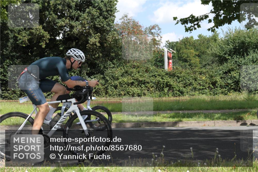 10.08.2025 - GEWOBA Citytriathlon Bremen Yannick Fuchs http://msf.ph/oto/8567680 10.08.2025 12:42:23 Radfahren 595, 611, 613, 698, 754 meine-sportfotos.de