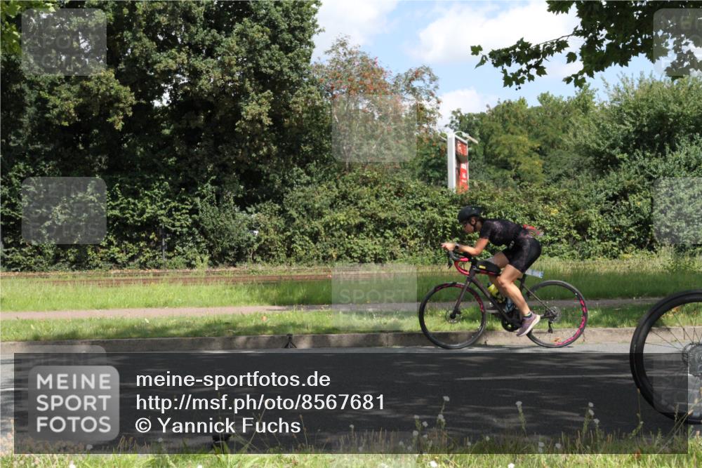 10.08.2025 - GEWOBA Citytriathlon Bremen Yannick Fuchs http://msf.ph/oto/8567681 10.08.2025 12:42:24 Radfahren 595, 611, 613, 698, 754 meine-sportfotos.de