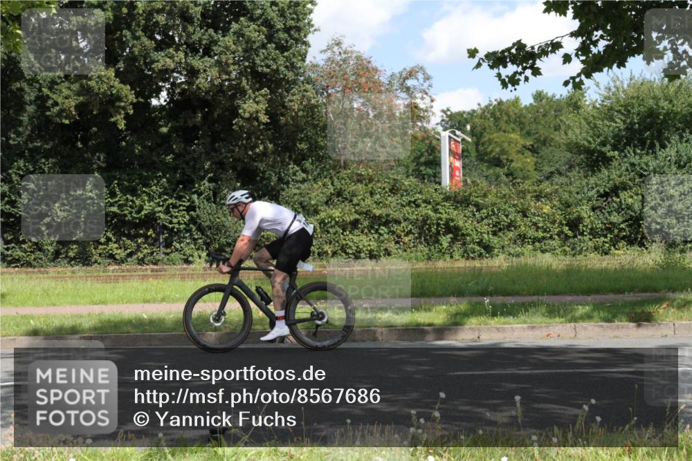 10.08.2025 - GEWOBA Citytriathlon Bremen Yannick Fuchs http://msf.ph/oto/8567686 10.08.2025 12:42:34 Radfahren 595, 611, 613, 944, 953 meine-sportfotos.de