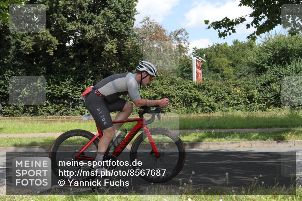 10.08.2025 - GEWOBA Citytriathlon Bremen Yannick Fuchs http://msf.ph/oto/8567687 10.08.2025 12:42:35 Radfahren 595, 611, 613, 944, 953 meine-sportfotos.de