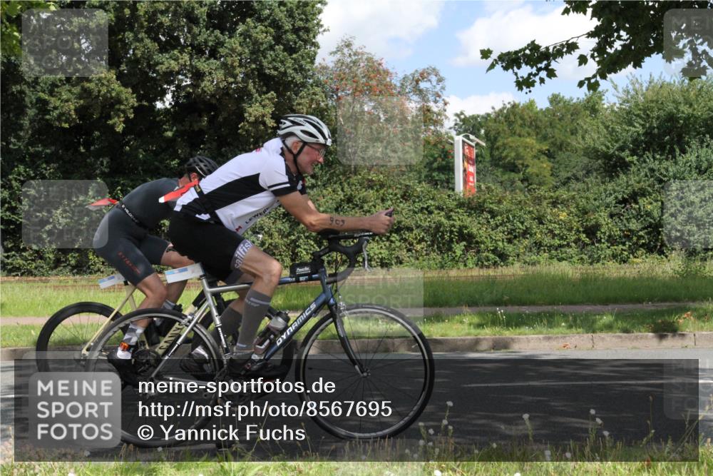 10.08.2025 - GEWOBA Citytriathlon Bremen Yannick Fuchs http://msf.ph/oto/8567695 10.08.2025 12:42:55 Radfahren 628, 644, 684, 710, 846, 850, 871, 889, 909 meine-sportfotos.de