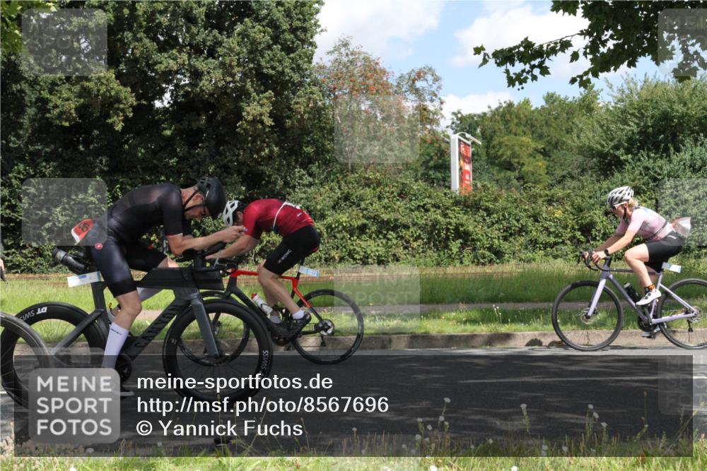 10.08.2025 - GEWOBA Citytriathlon Bremen Yannick Fuchs http://msf.ph/oto/8567696 10.08.2025 12:42:57 Radfahren 628, 644, 677, 684, 710, 846, 850, 871, 889, 909 meine-sportfotos.de