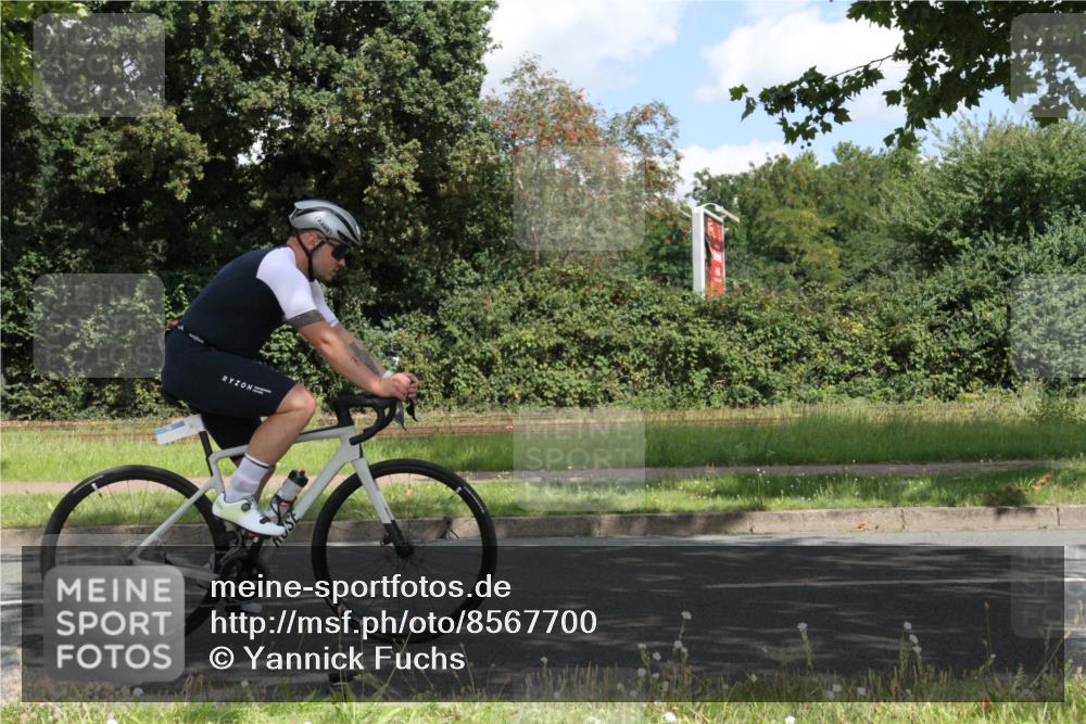 10.08.2025 - GEWOBA Citytriathlon Bremen Yannick Fuchs http://msf.ph/oto/8567700 10.08.2025 12:42:58 Radfahren 628, 644, 677, 684, 710, 846, 850, 871, 889, 909 meine-sportfotos.de