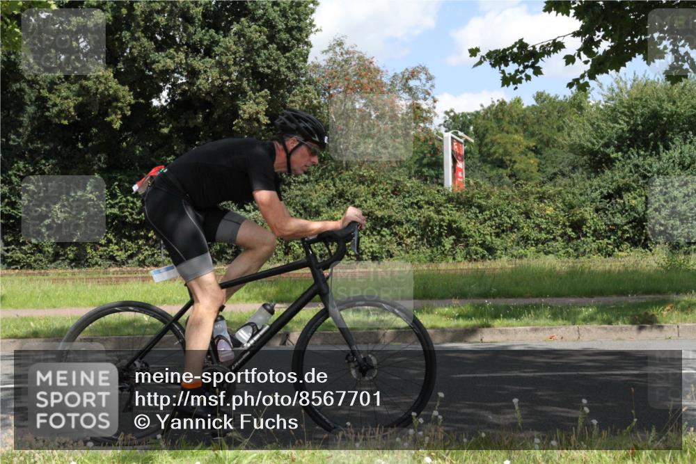 10.08.2025 - GEWOBA Citytriathlon Bremen Yannick Fuchs http://msf.ph/oto/8567701 10.08.2025 12:42:59 Radfahren 628, 644, 677, 684, 710, 846, 850, 871, 889, 909 meine-sportfotos.de