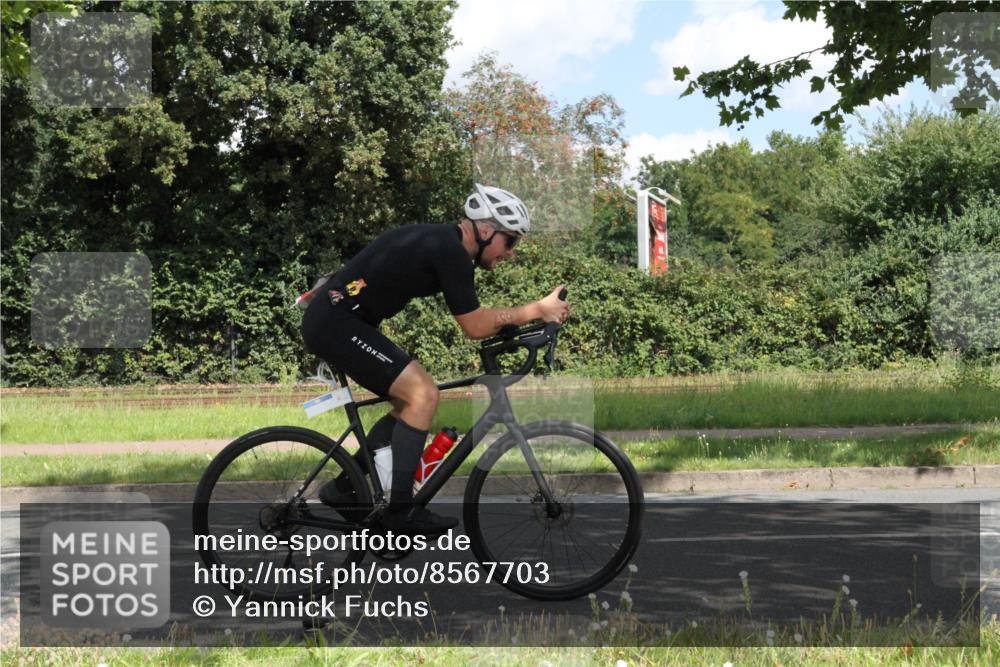 10.08.2025 - GEWOBA Citytriathlon Bremen Yannick Fuchs http://msf.ph/oto/8567703 10.08.2025 12:43:03 Radfahren 612, 628, 644, 677, 684, 710, 846, 850, 871, 889, 945 meine-sportfotos.de