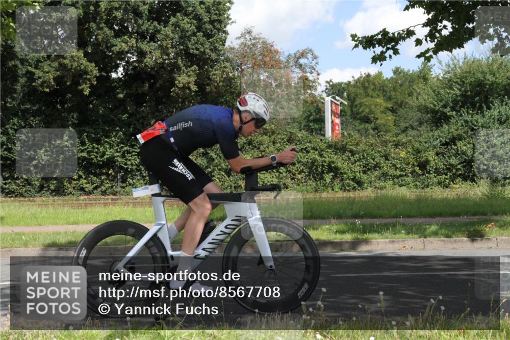 10.08.2025 - GEWOBA Citytriathlon Bremen Yannick Fuchs http://msf.ph/oto/8567708 10.08.2025 12:43:12 Radfahren 612, 646, 677, 684, 710, 871, 885, 889, 945, 964, 1038 meine-sportfotos.de