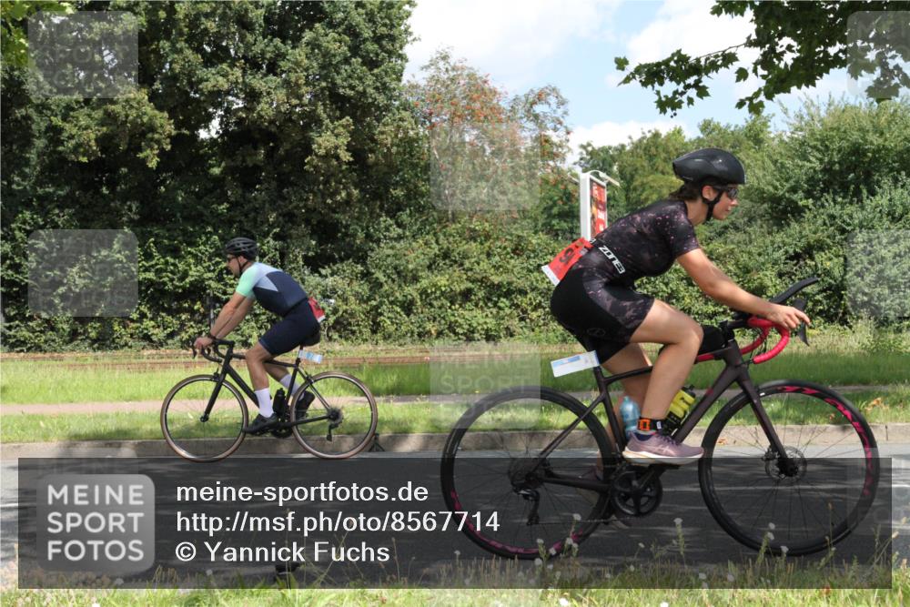10.08.2025 - GEWOBA Citytriathlon Bremen Yannick Fuchs http://msf.ph/oto/8567714 10.08.2025 12:43:21 Radfahren 612, 646, 677, 885, 945, 964, 1038 meine-sportfotos.de