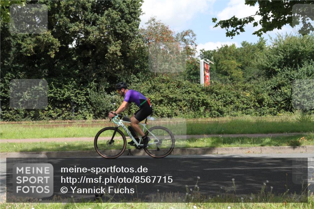10.08.2025 - GEWOBA Citytriathlon Bremen Yannick Fuchs http://msf.ph/oto/8567715 10.08.2025 12:43:23 Radfahren 612, 646, 835, 885, 945, 955, 964, 1038 meine-sportfotos.de