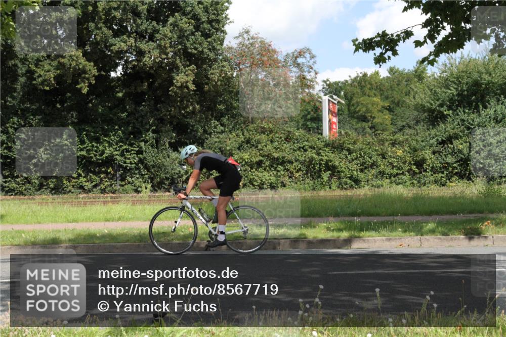10.08.2025 - GEWOBA Citytriathlon Bremen Yannick Fuchs http://msf.ph/oto/8567719 10.08.2025 12:43:31 Radfahren 646, 835, 837, 842, 885, 925, 955, 964, 1038 meine-sportfotos.de