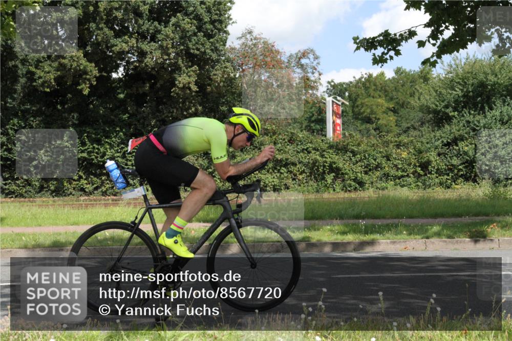 10.08.2025 - GEWOBA Citytriathlon Bremen Yannick Fuchs http://msf.ph/oto/8567720 10.08.2025 12:43:33 Radfahren 646, 835, 837, 842, 885, 925, 955, 1038 meine-sportfotos.de