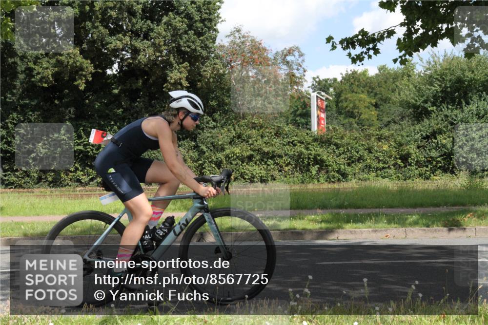 10.08.2025 - GEWOBA Citytriathlon Bremen Yannick Fuchs http://msf.ph/oto/8567725 10.08.2025 12:43:43 Radfahren 608, 835, 837, 842, 907, 925, 954, 955, 1012 meine-sportfotos.de