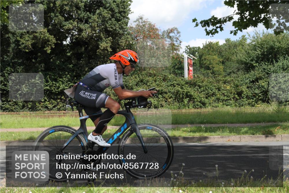 10.08.2025 - GEWOBA Citytriathlon Bremen Yannick Fuchs http://msf.ph/oto/8567728 10.08.2025 12:43:46 Radfahren 608, 835, 837, 842, 907, 925, 954, 955, 1012 meine-sportfotos.de