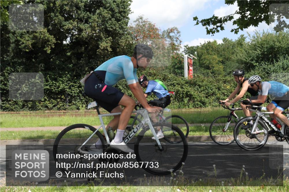 10.08.2025 - GEWOBA Citytriathlon Bremen Yannick Fuchs http://msf.ph/oto/8567733 10.08.2025 12:43:53 Radfahren 608, 842, 907, 925, 954, 1012, 1036 meine-sportfotos.de