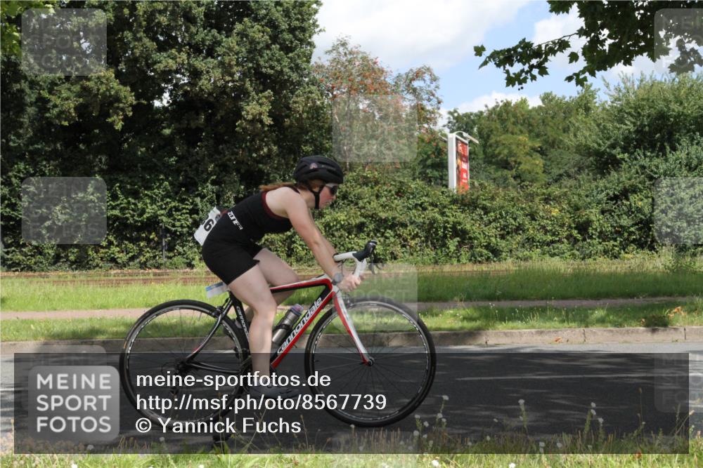 10.08.2025 - GEWOBA Citytriathlon Bremen Yannick Fuchs http://msf.ph/oto/8567739 10.08.2025 12:44:06 Radfahren 608, 661, 693, 703, 731, 908, 954, 1036 meine-sportfotos.de