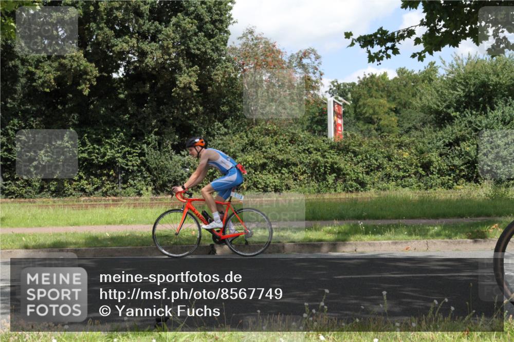 10.08.2025 - GEWOBA Citytriathlon Bremen Yannick Fuchs http://msf.ph/oto/8567749 10.08.2025 12:44:19 Radfahren 661, 669, 693, 703, 713, 731, 746, 908, 911, 965 meine-sportfotos.de