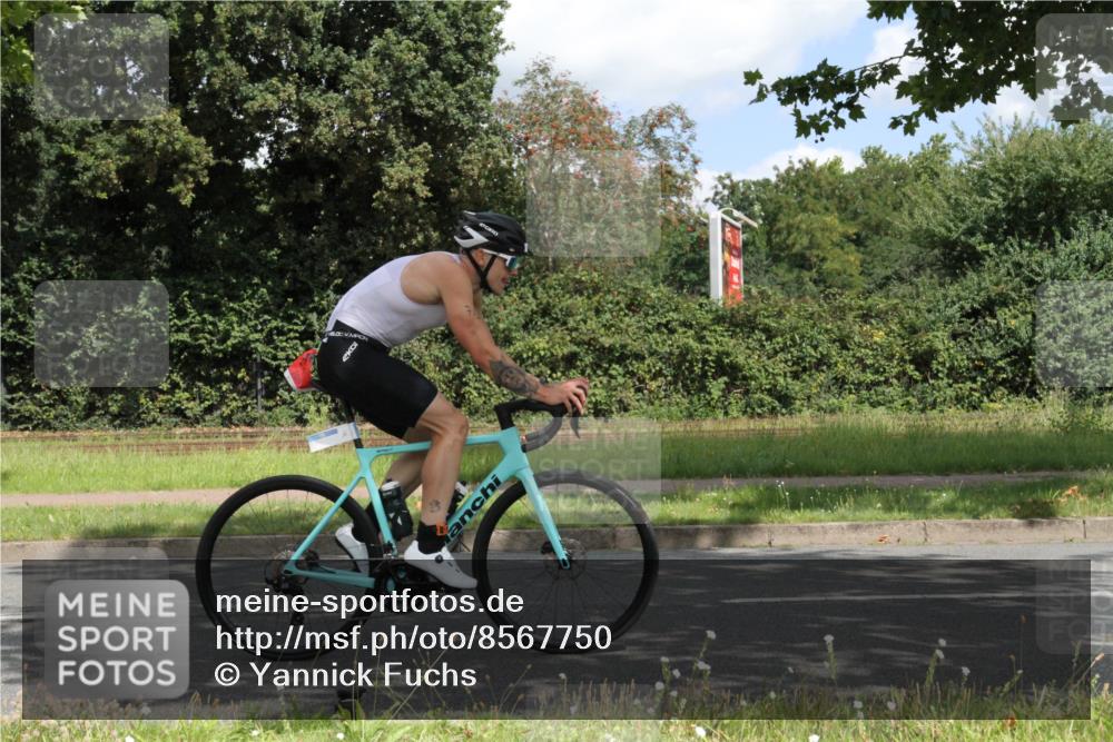 10.08.2025 - GEWOBA Citytriathlon Bremen Yannick Fuchs http://msf.ph/oto/8567750 10.08.2025 12:44:20 Radfahren 661, 669, 693, 703, 713, 731, 746, 911, 965 meine-sportfotos.de