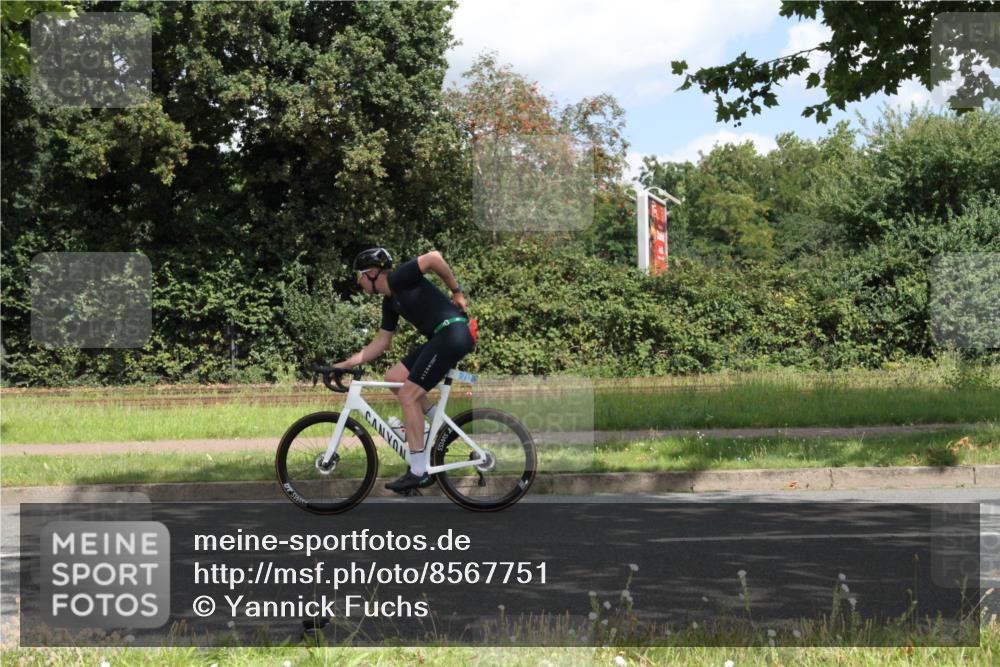 10.08.2025 - GEWOBA Citytriathlon Bremen Yannick Fuchs http://msf.ph/oto/8567751 10.08.2025 12:44:22 Radfahren 586, 661, 669, 693, 703, 713, 731, 746, 911, 965 meine-sportfotos.de