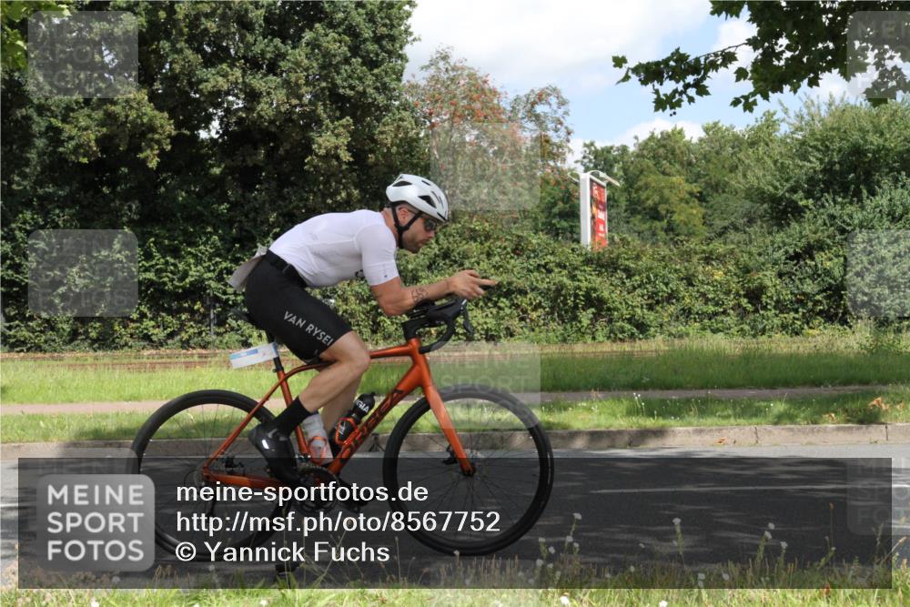 10.08.2025 - GEWOBA Citytriathlon Bremen Yannick Fuchs http://msf.ph/oto/8567752 10.08.2025 12:44:23 Radfahren 586, 661, 669, 693, 703, 713, 731, 746, 911, 965 meine-sportfotos.de