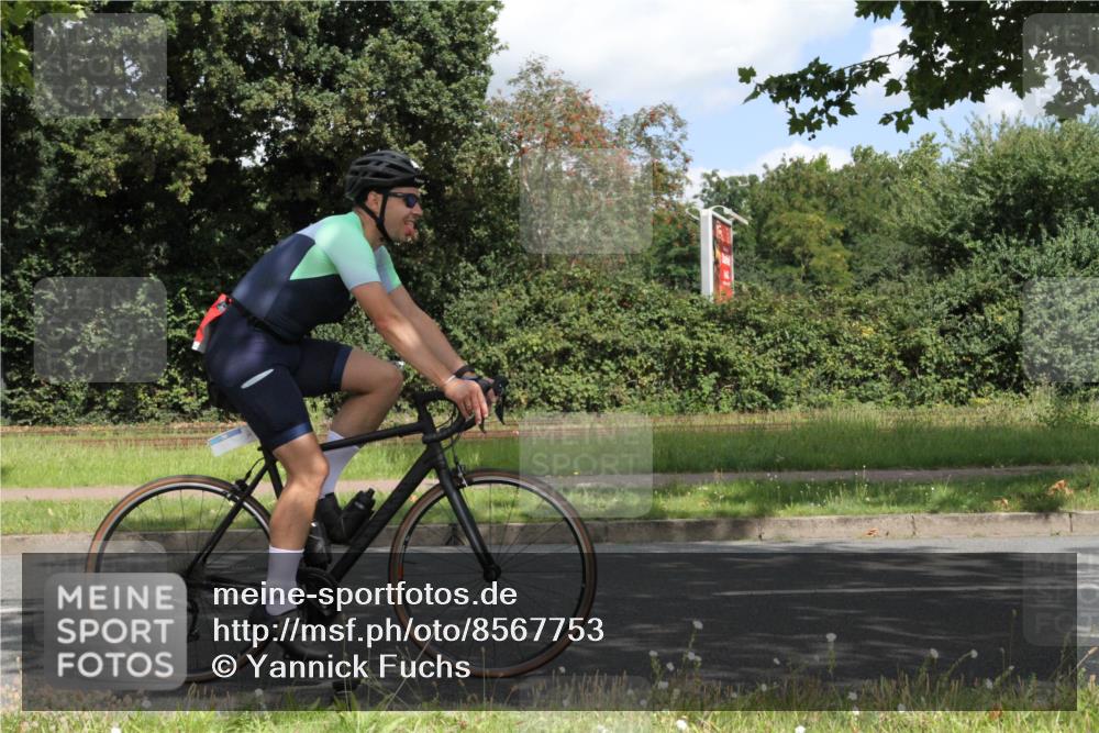 10.08.2025 - GEWOBA Citytriathlon Bremen Yannick Fuchs http://msf.ph/oto/8567753 10.08.2025 12:44:24 Radfahren 586, 661, 669, 693, 703, 713, 731, 746, 911, 965 meine-sportfotos.de
