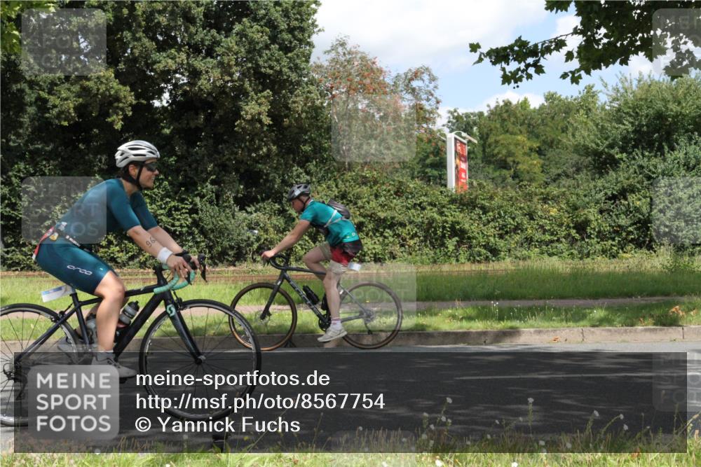 10.08.2025 - GEWOBA Citytriathlon Bremen Yannick Fuchs http://msf.ph/oto/8567754 10.08.2025 12:44:25 Radfahren 586, 661, 669, 693, 703, 713, 731, 746, 800, 911, 965 meine-sportfotos.de