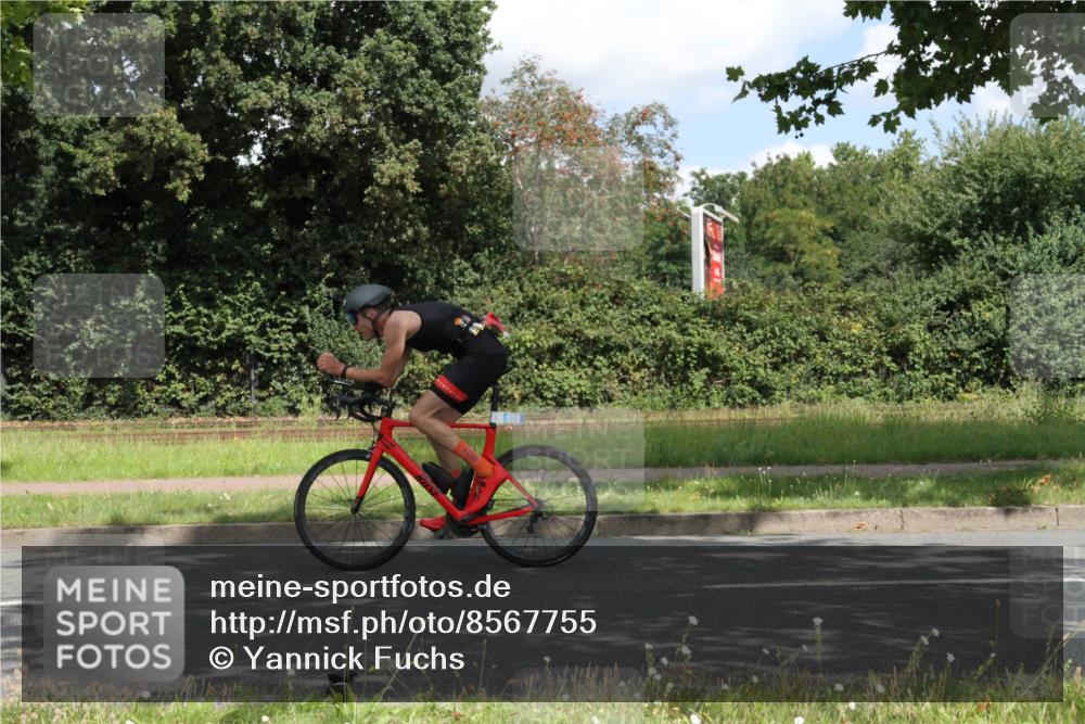 10.08.2025 - GEWOBA Citytriathlon Bremen Yannick Fuchs http://msf.ph/oto/8567755 10.08.2025 12:44:27 Radfahren 586, 669, 693, 703, 713, 746, 800, 911, 965 meine-sportfotos.de
