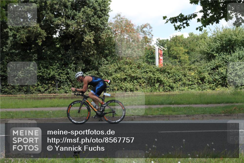 10.08.2025 - GEWOBA Citytriathlon Bremen Yannick Fuchs http://msf.ph/oto/8567757 10.08.2025 12:44:30 Radfahren 586, 607, 669, 693, 703, 713, 746, 800, 819, 911, 965, 1030 meine-sportfotos.de