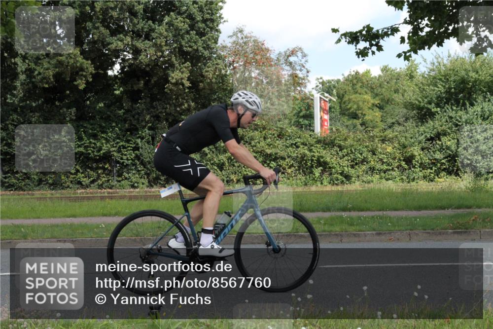 10.08.2025 - GEWOBA Citytriathlon Bremen Yannick Fuchs http://msf.ph/oto/8567760 10.08.2025 12:44:36 Radfahren 586, 607, 669, 800, 809, 819, 911, 958, 965, 1030 meine-sportfotos.de