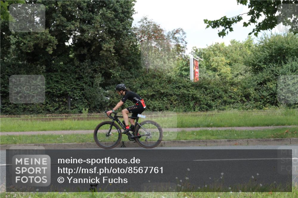 10.08.2025 - GEWOBA Citytriathlon Bremen Yannick Fuchs http://msf.ph/oto/8567761 10.08.2025 12:44:38 Radfahren 586, 607, 800, 809, 819, 911, 958, 1030 meine-sportfotos.de