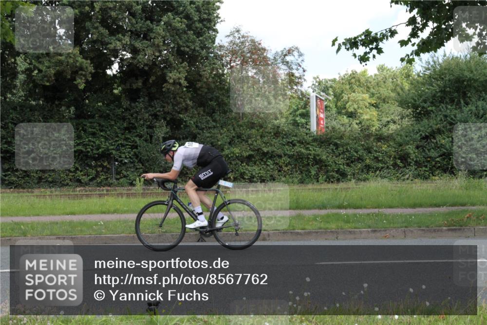 10.08.2025 - GEWOBA Citytriathlon Bremen Yannick Fuchs http://msf.ph/oto/8567762 10.08.2025 12:44:39 Radfahren 586, 607, 800, 809, 819, 911, 958, 1030 meine-sportfotos.de