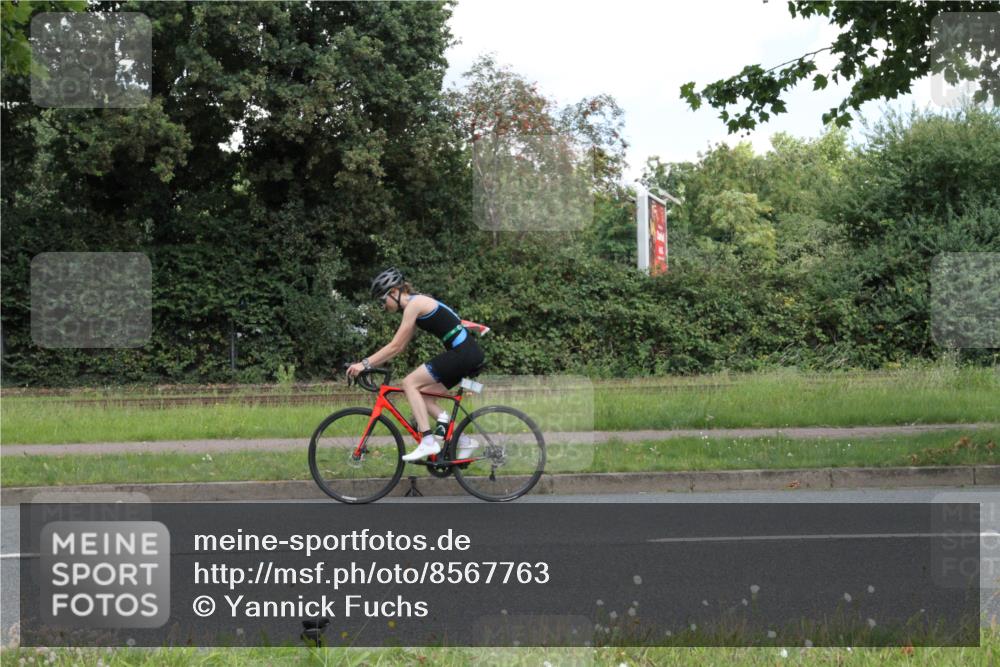 10.08.2025 - GEWOBA Citytriathlon Bremen Yannick Fuchs http://msf.ph/oto/8567763 10.08.2025 12:44:40 Radfahren 586, 607, 638, 800, 809, 819, 958, 1030 meine-sportfotos.de