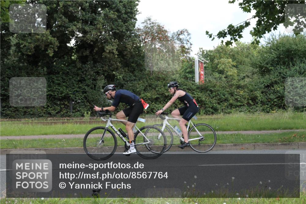 10.08.2025 - GEWOBA Citytriathlon Bremen Yannick Fuchs http://msf.ph/oto/8567764 10.08.2025 12:44:41 Radfahren 586, 607, 638, 800, 809, 819, 958, 1030 meine-sportfotos.de