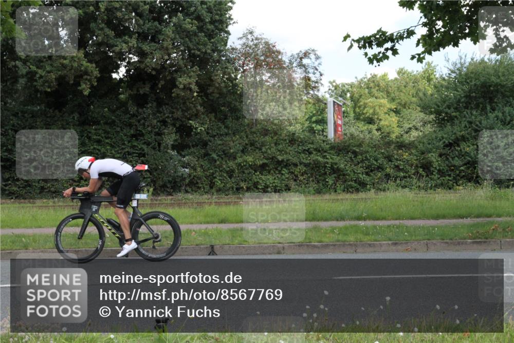 10.08.2025 - GEWOBA Citytriathlon Bremen Yannick Fuchs http://msf.ph/oto/8567769 10.08.2025 12:44:46 Radfahren 586, 607, 638, 716, 786, 800, 809, 819, 958, 1030 meine-sportfotos.de