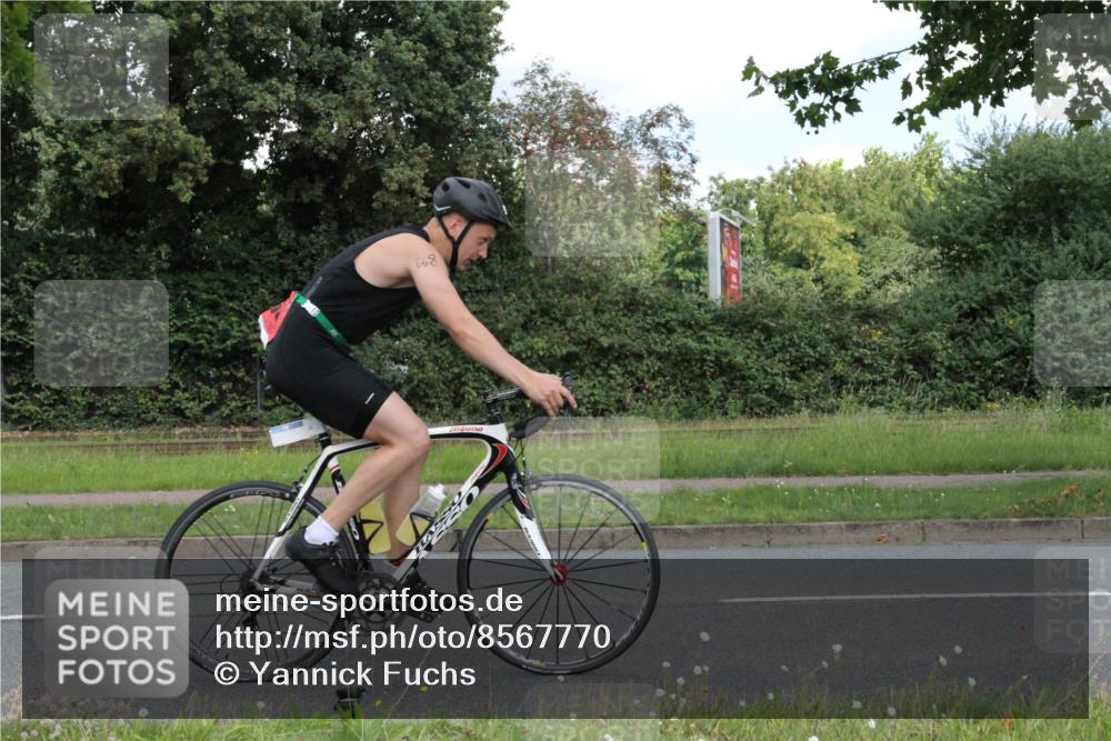10.08.2025 - GEWOBA Citytriathlon Bremen Yannick Fuchs http://msf.ph/oto/8567770 10.08.2025 12:44:47 Radfahren 607, 638, 716, 786, 800, 809, 819, 958, 1030 meine-sportfotos.de