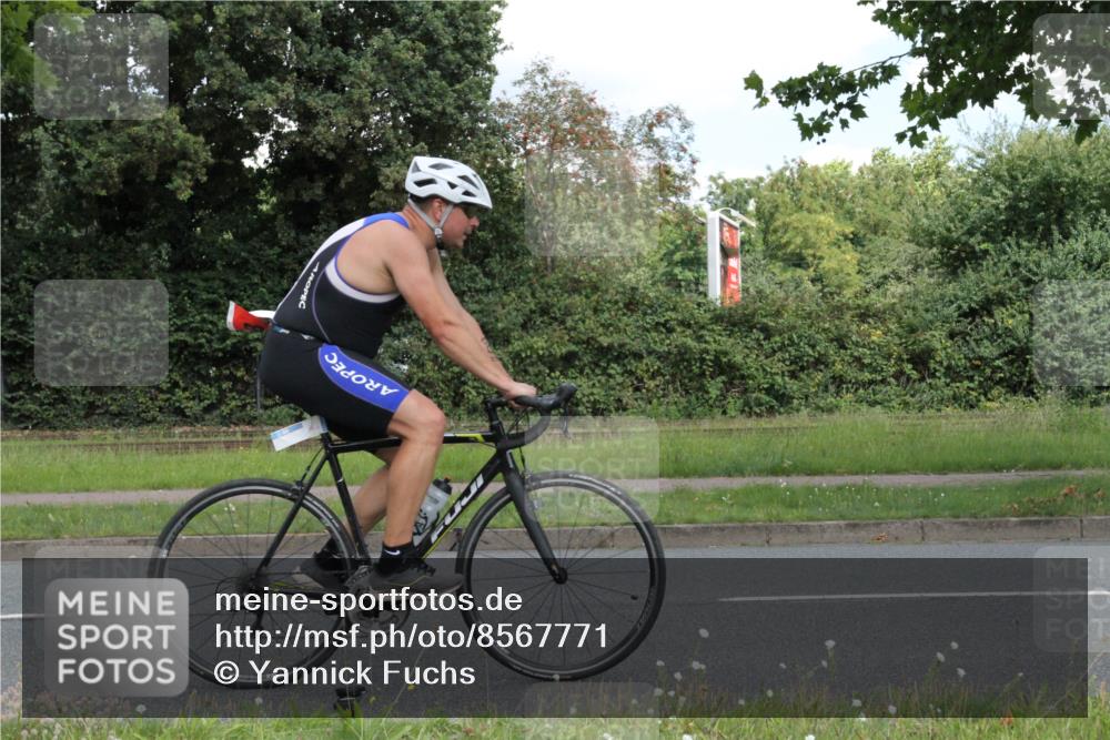 10.08.2025 - GEWOBA Citytriathlon Bremen Yannick Fuchs http://msf.ph/oto/8567771 10.08.2025 12:44:51 Radfahren 607, 638, 716, 727, 786, 809, 819, 958, 1030 meine-sportfotos.de