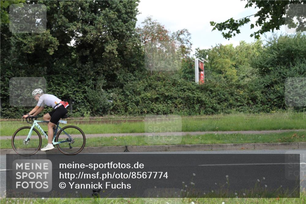 10.08.2025 - GEWOBA Citytriathlon Bremen Yannick Fuchs http://msf.ph/oto/8567774 10.08.2025 12:44:53 Radfahren 607, 638, 647, 716, 727, 786, 809, 816, 819, 958, 1030 meine-sportfotos.de