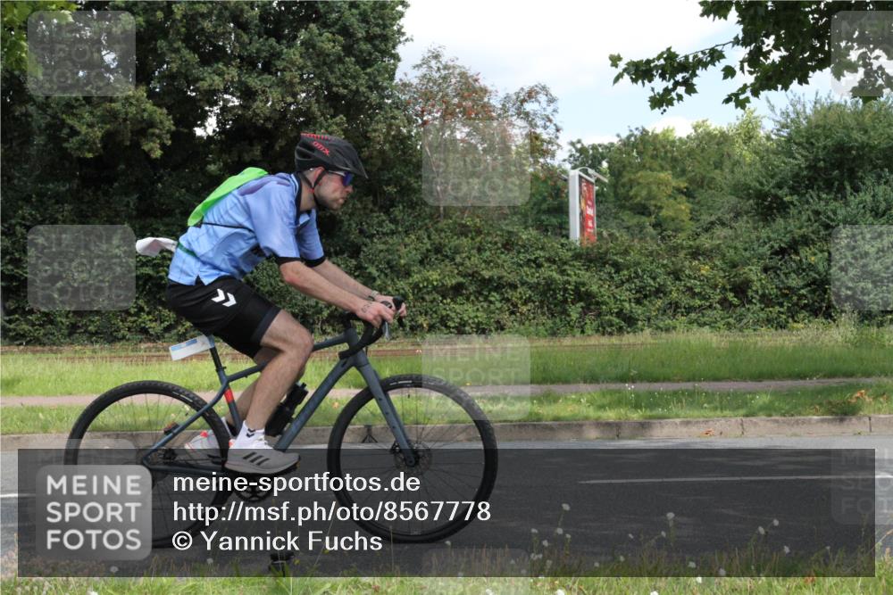 10.08.2025 - GEWOBA Citytriathlon Bremen Yannick Fuchs http://msf.ph/oto/8567778 10.08.2025 12:44:55 Radfahren 607, 638, 647, 716, 727, 786, 809, 816, 958, 1030 meine-sportfotos.de