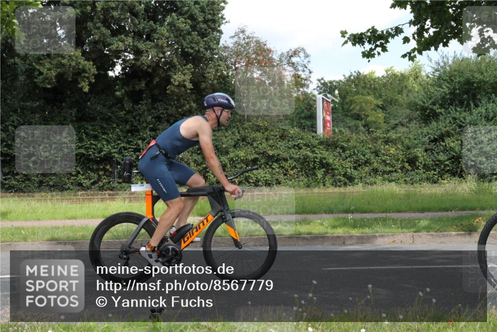 10.08.2025 - GEWOBA Citytriathlon Bremen Yannick Fuchs http://msf.ph/oto/8567779 10.08.2025 12:44:56 Radfahren 638, 647, 716, 727, 786, 809, 816, 958 meine-sportfotos.de