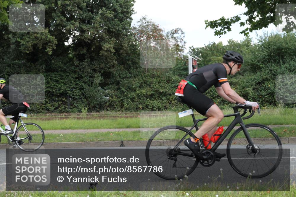 10.08.2025 - GEWOBA Citytriathlon Bremen Yannick Fuchs http://msf.ph/oto/8567786 10.08.2025 12:45:02 Radfahren 633, 638, 647, 716, 727, 786, 808, 816 meine-sportfotos.de