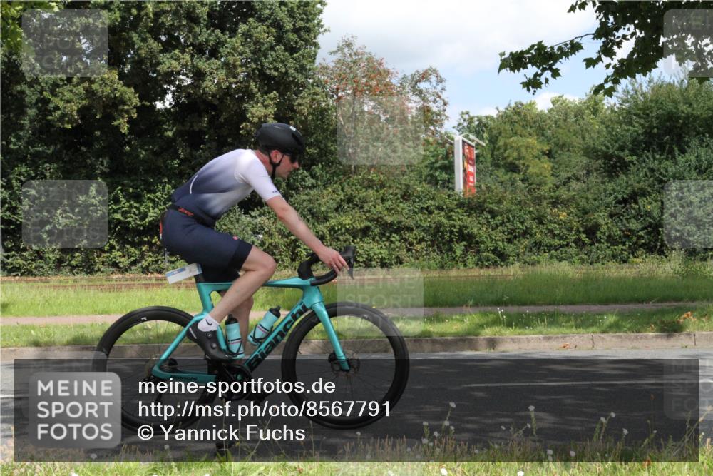 10.08.2025 - GEWOBA Citytriathlon Bremen Yannick Fuchs http://msf.ph/oto/8567791 10.08.2025 12:45:12 Radfahren 633, 647, 712, 727, 808, 816, 828, 851 meine-sportfotos.de