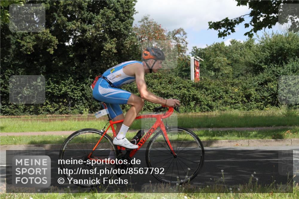 10.08.2025 - GEWOBA Citytriathlon Bremen Yannick Fuchs http://msf.ph/oto/8567792 10.08.2025 12:45:14 Radfahren 633, 647, 712, 727, 808, 816, 828, 851, 946 meine-sportfotos.de