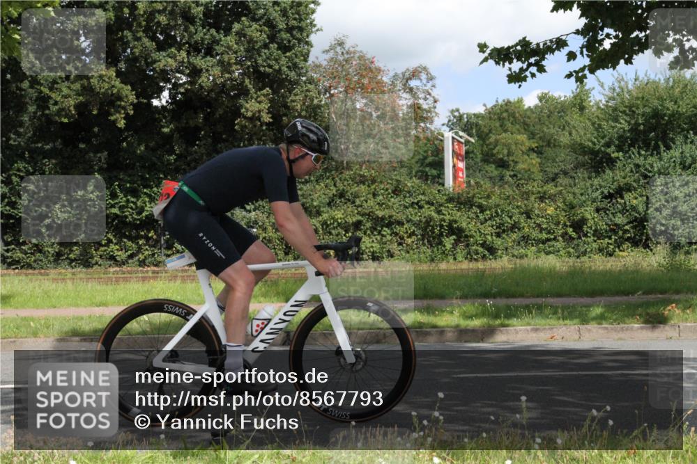 10.08.2025 - GEWOBA Citytriathlon Bremen Yannick Fuchs http://msf.ph/oto/8567793 10.08.2025 12:45:16 Radfahren 633, 647, 712, 724, 808, 816, 828, 851, 946, 1022 meine-sportfotos.de