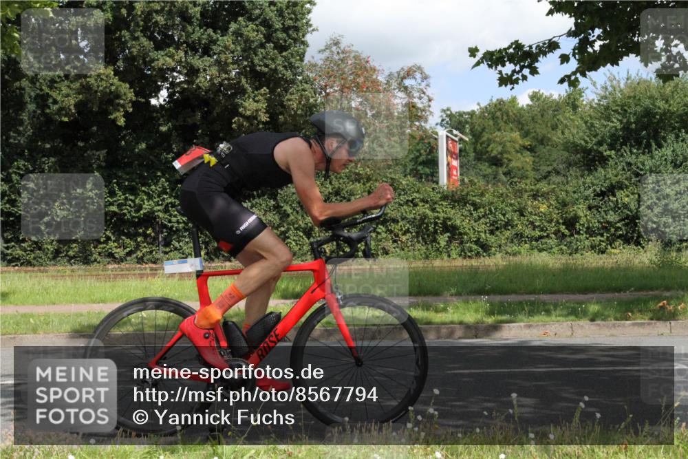 10.08.2025 - GEWOBA Citytriathlon Bremen Yannick Fuchs http://msf.ph/oto/8567794 10.08.2025 12:45:18 Radfahren 633, 712, 724, 808, 828, 851, 946, 1022 meine-sportfotos.de