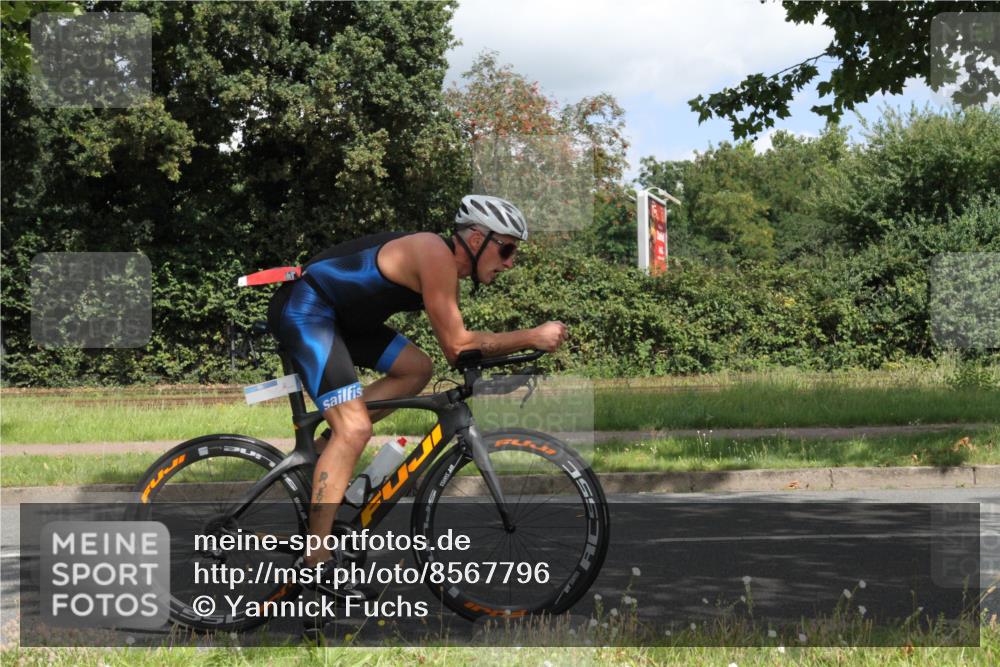 10.08.2025 - GEWOBA Citytriathlon Bremen Yannick Fuchs http://msf.ph/oto/8567796 10.08.2025 12:45:20 Radfahren 633, 676, 712, 724, 808, 828, 851, 946, 1022 meine-sportfotos.de