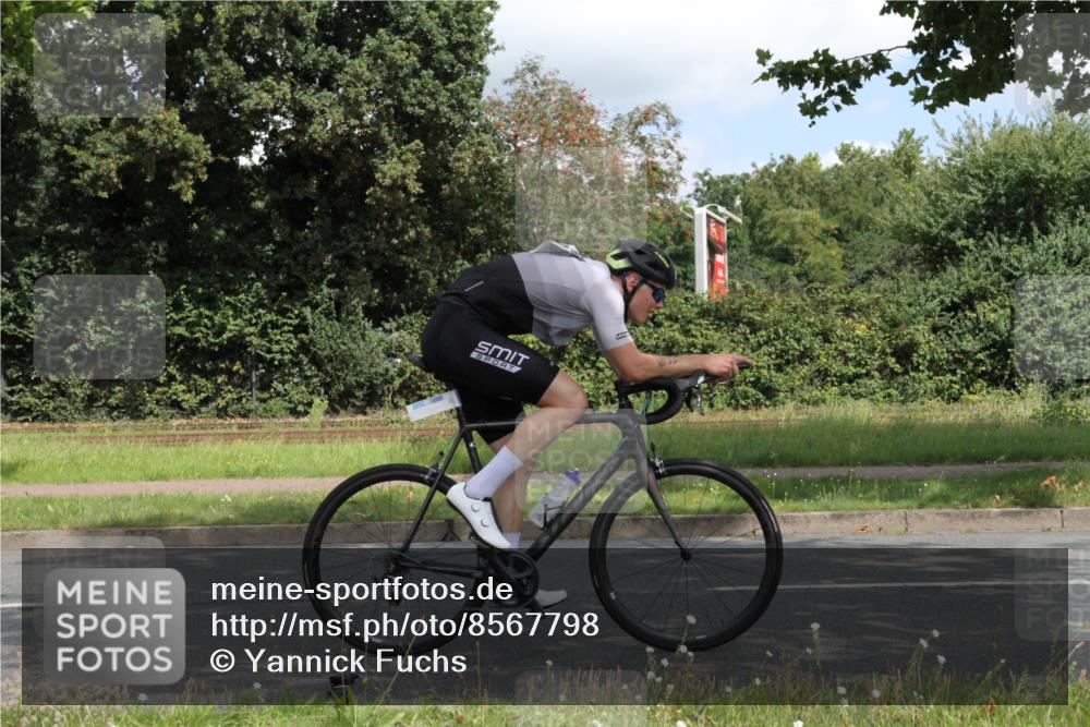 10.08.2025 - GEWOBA Citytriathlon Bremen Yannick Fuchs http://msf.ph/oto/8567798 10.08.2025 12:45:24 Radfahren 633, 676, 712, 724, 828, 851, 939, 946, 1022 meine-sportfotos.de