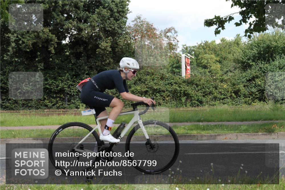 10.08.2025 - GEWOBA Citytriathlon Bremen Yannick Fuchs http://msf.ph/oto/8567799 10.08.2025 12:45:28 Radfahren 676, 712, 724, 828, 851, 930, 939, 946, 1022 meine-sportfotos.de