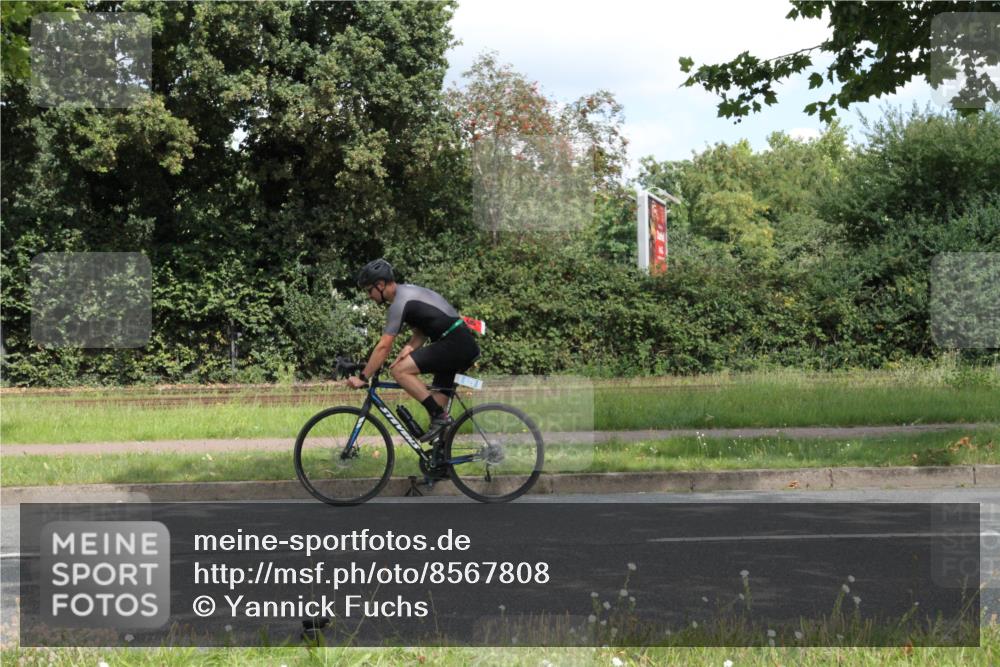 10.08.2025 - GEWOBA Citytriathlon Bremen Yannick Fuchs http://msf.ph/oto/8567808 10.08.2025 12:45:41 Radfahren 574, 651, 676, 724, 748, 771, 812, 898, 928, 930, 939 meine-sportfotos.de