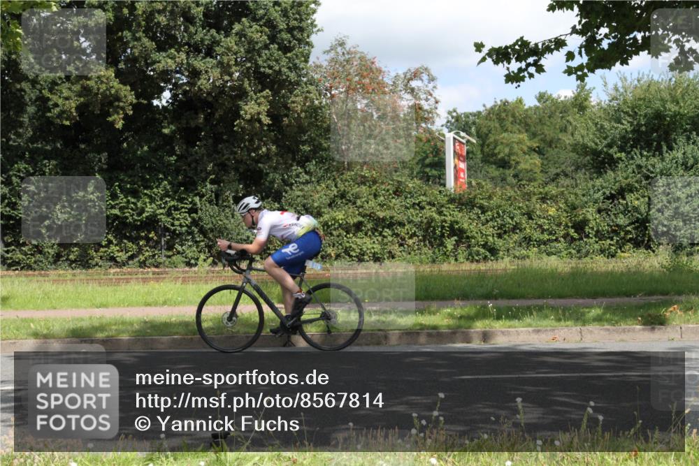 10.08.2025 - GEWOBA Citytriathlon Bremen Yannick Fuchs http://msf.ph/oto/8567814 10.08.2025 12:45:49 Radfahren 574, 651, 674, 685, 697, 748, 771, 812, 898, 928, 930 meine-sportfotos.de